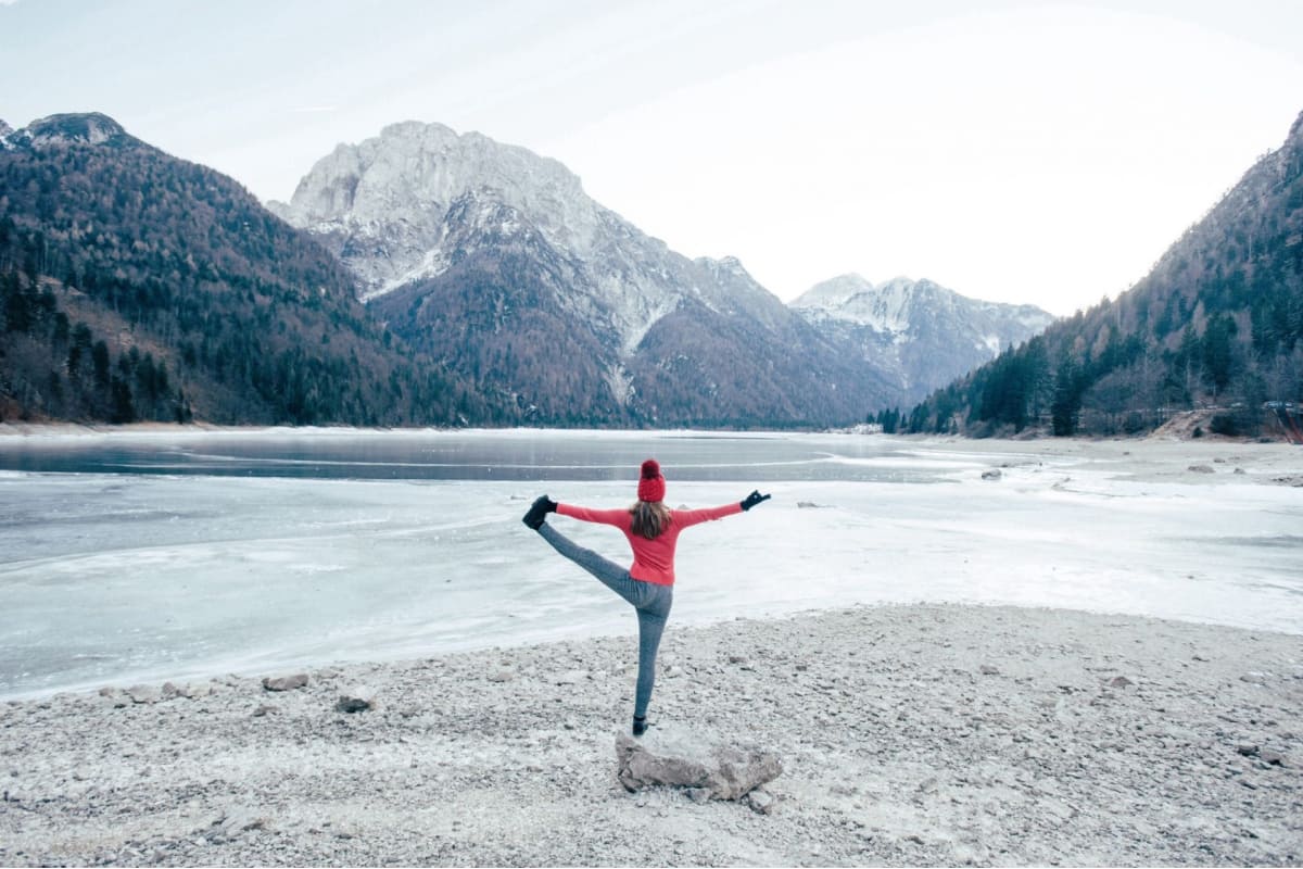 girl doing yoga in the mountains